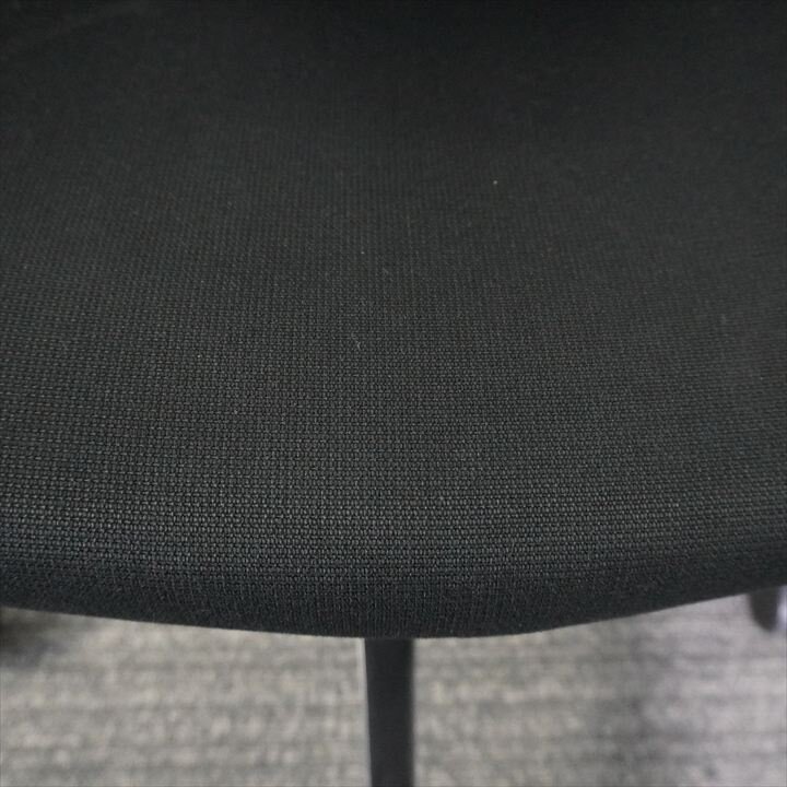 オカムラ フィノラ 可動肘 ブラック