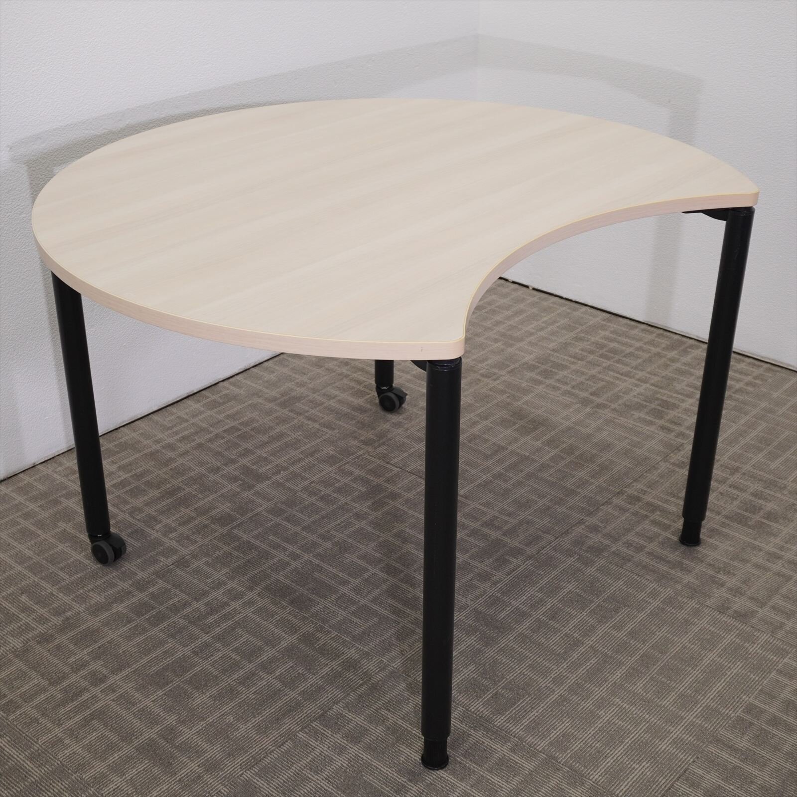 オカムラ アプションフリー フレキシブルテーブル ムーンタイプ プライズウッドライト Φ1200 H720