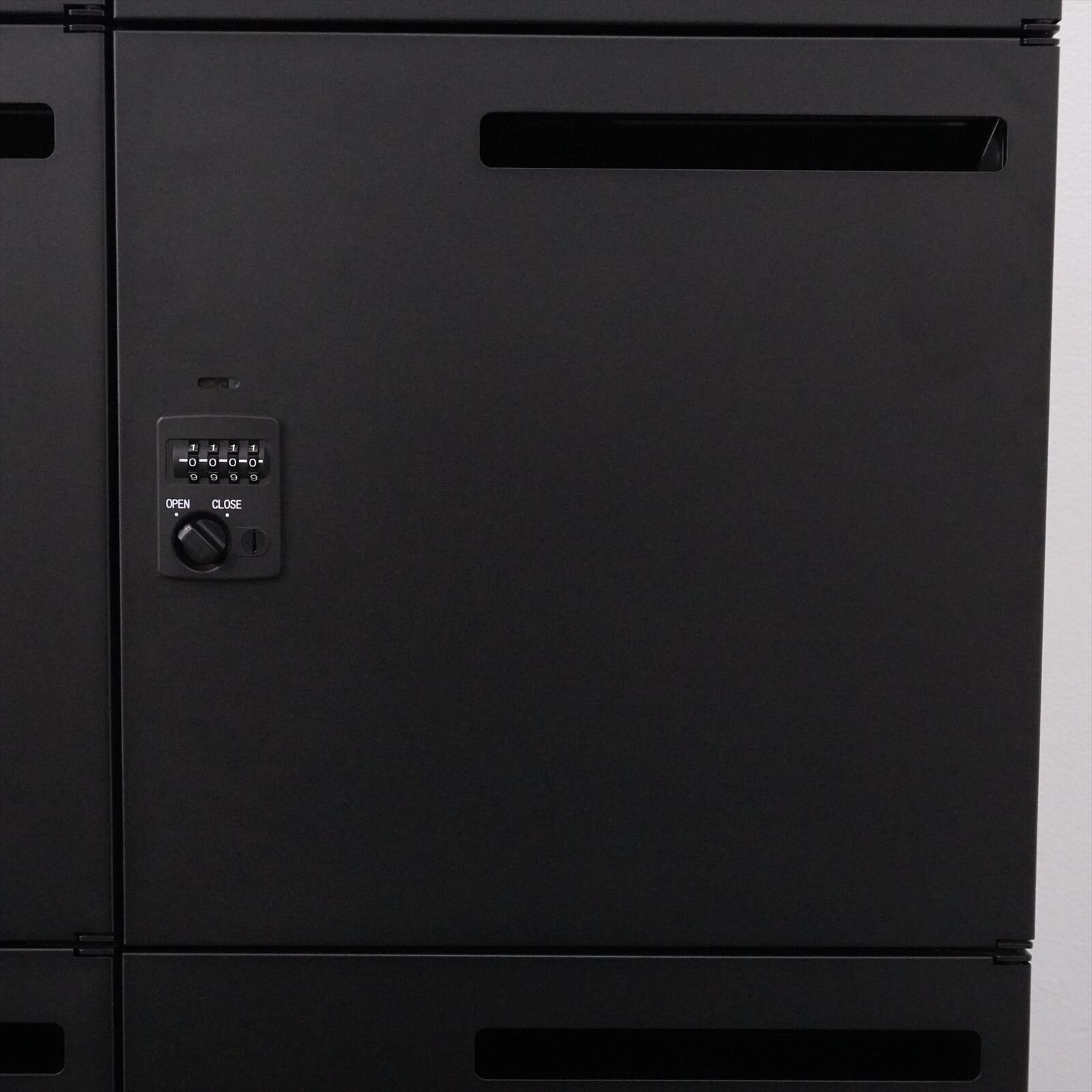 プラス L6 ダイヤル式8人用モバイルロッカー H1820 ブラック