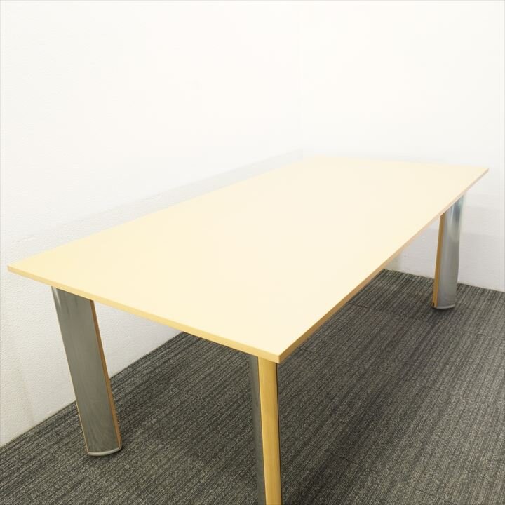 コクヨ WT-150 ミーティングテーブル コンセント／LANソケット付 1890 H700