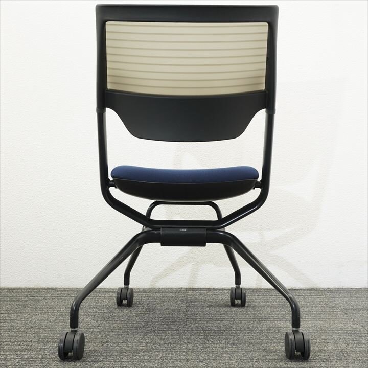 イトーキ レクシブ ミーティングチェア 肘付 エラストマーバック ネイビーブルー