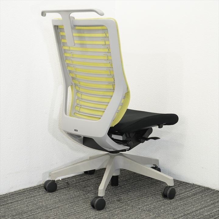 イトーキ エピオス ハイバック ハンガー付 ブライトモスグリーン/ブラック 脚 グレー