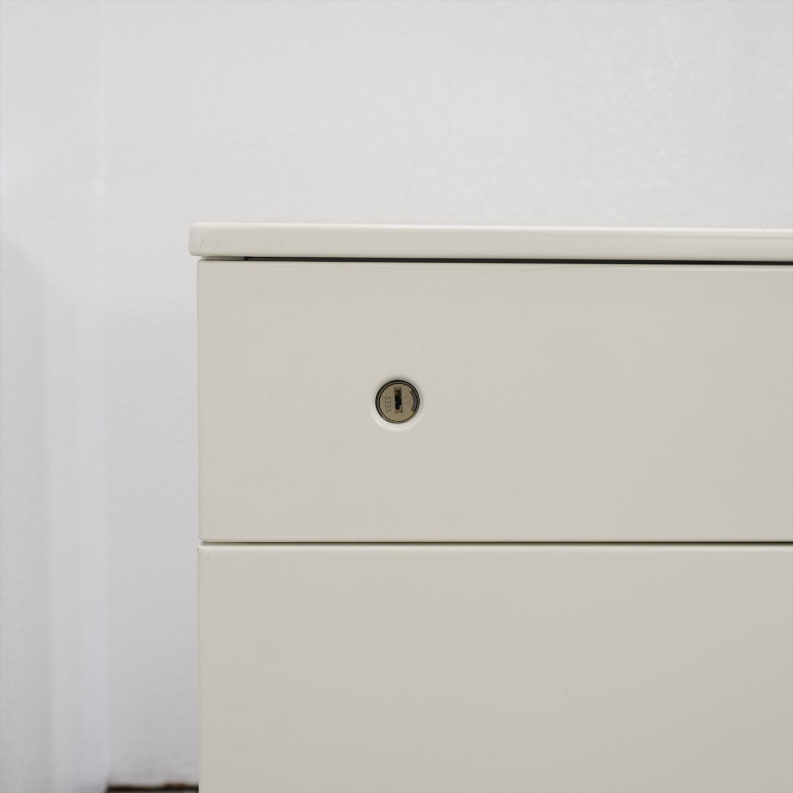 オカムラ プロユニット ３段ワゴン サイド取手 H650 ホワイト 特価品