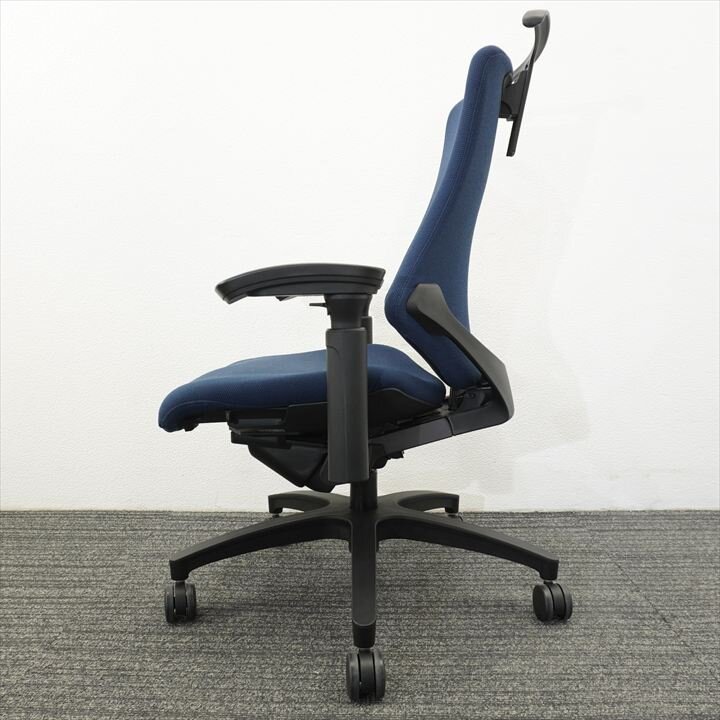 【2018年製】イトーキ エフチェア 可動肘 ハイバック クロスバック ハンガー付 ブラックシェル ネイビーブルー