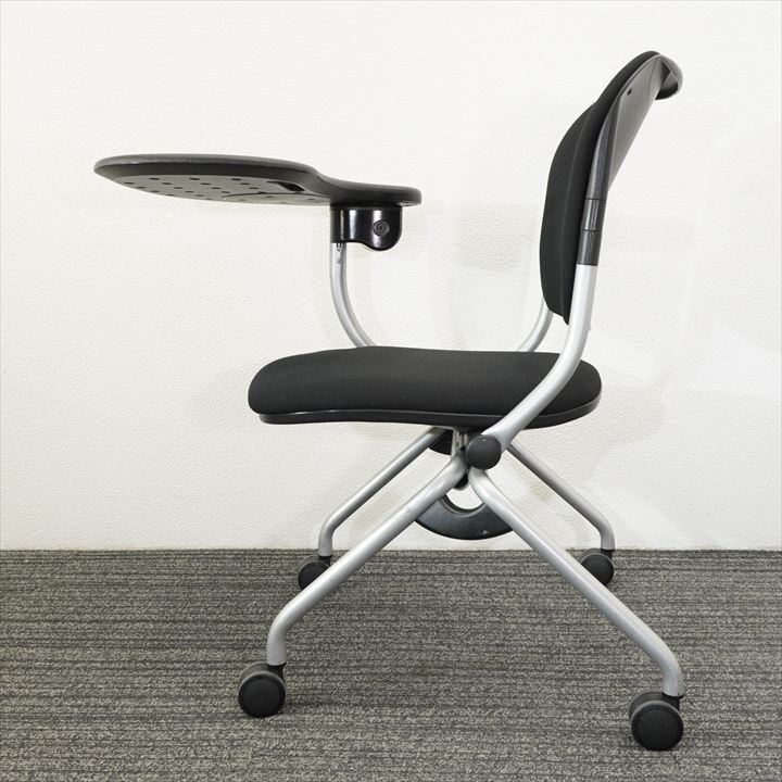 オカムラ トーションライン メモ台付ミーティングチェアー ブラック