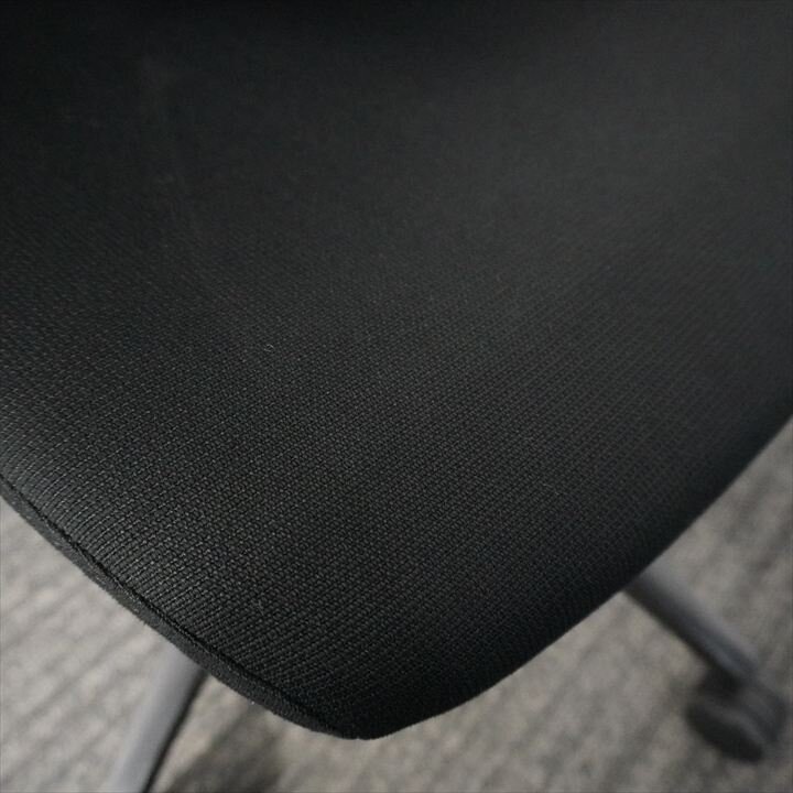 オカムラ フィノラ 可動肘 ブラック