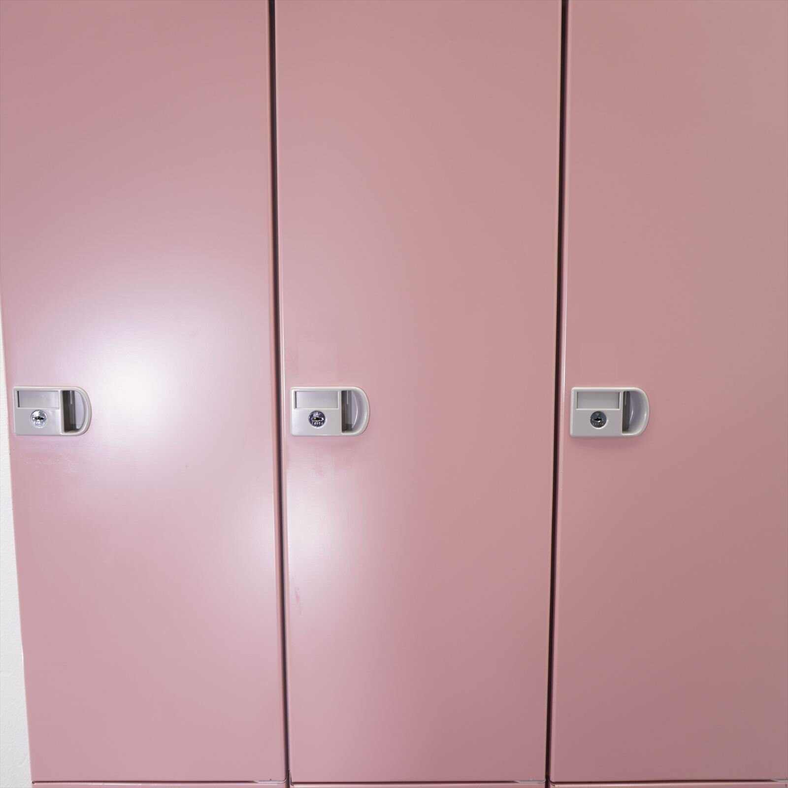 イトーキ ６人用ロッカー ピンク