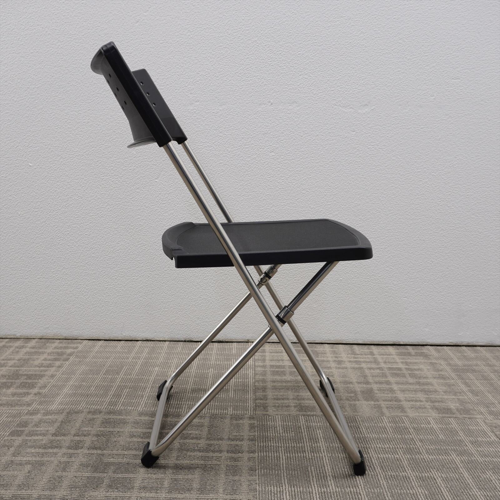 コクヨ パンタ 折畳椅子 ブラック 特価品