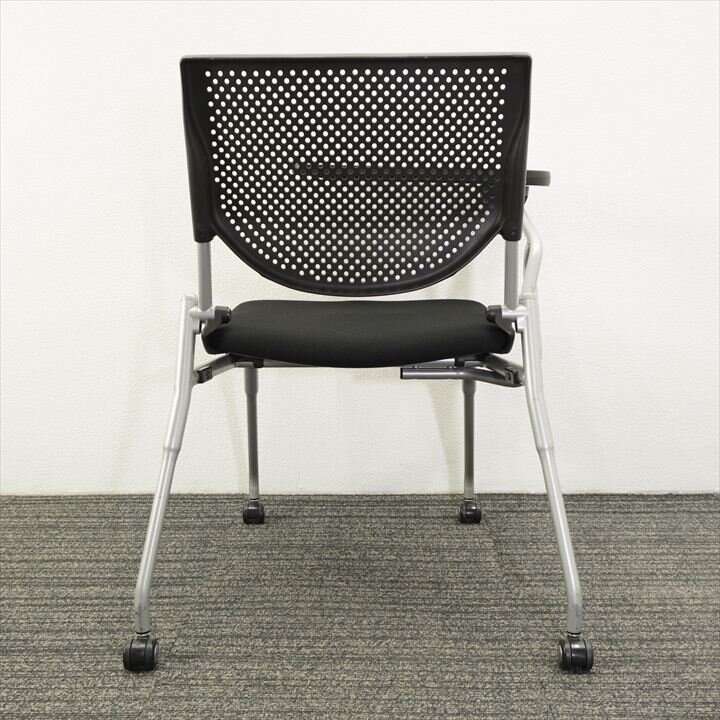 オカムラ プロスタック メモ台付ミーティングチェアー ブラック