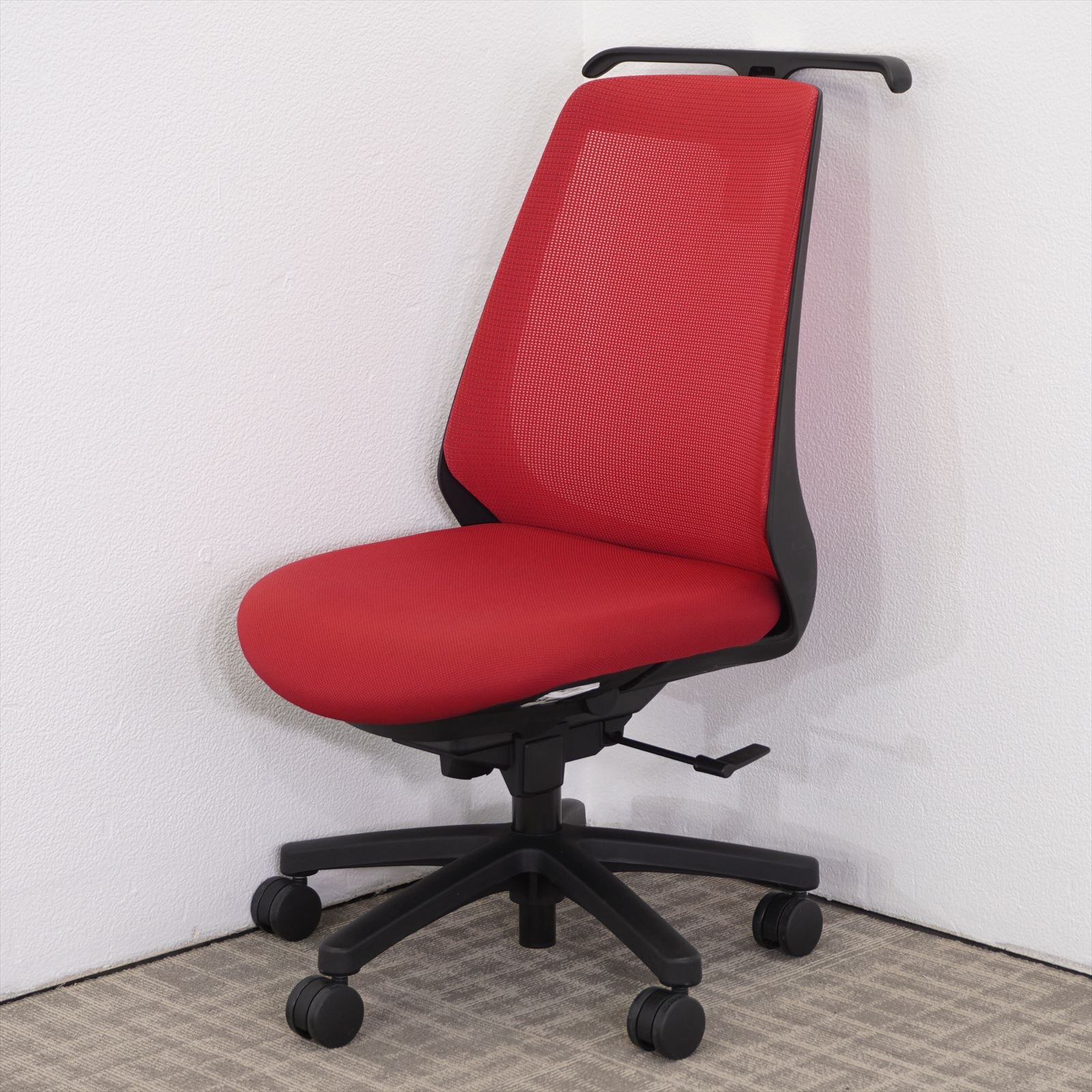 イトーキ ノナチェア ハンガー付 ラズベリーレッド