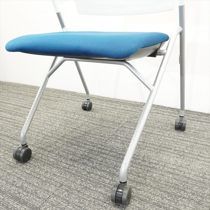 コクヨ ピエガ ミーティングチェア 肘付 シルバー塗装脚 背樹脂タイプ プルシアンブルー