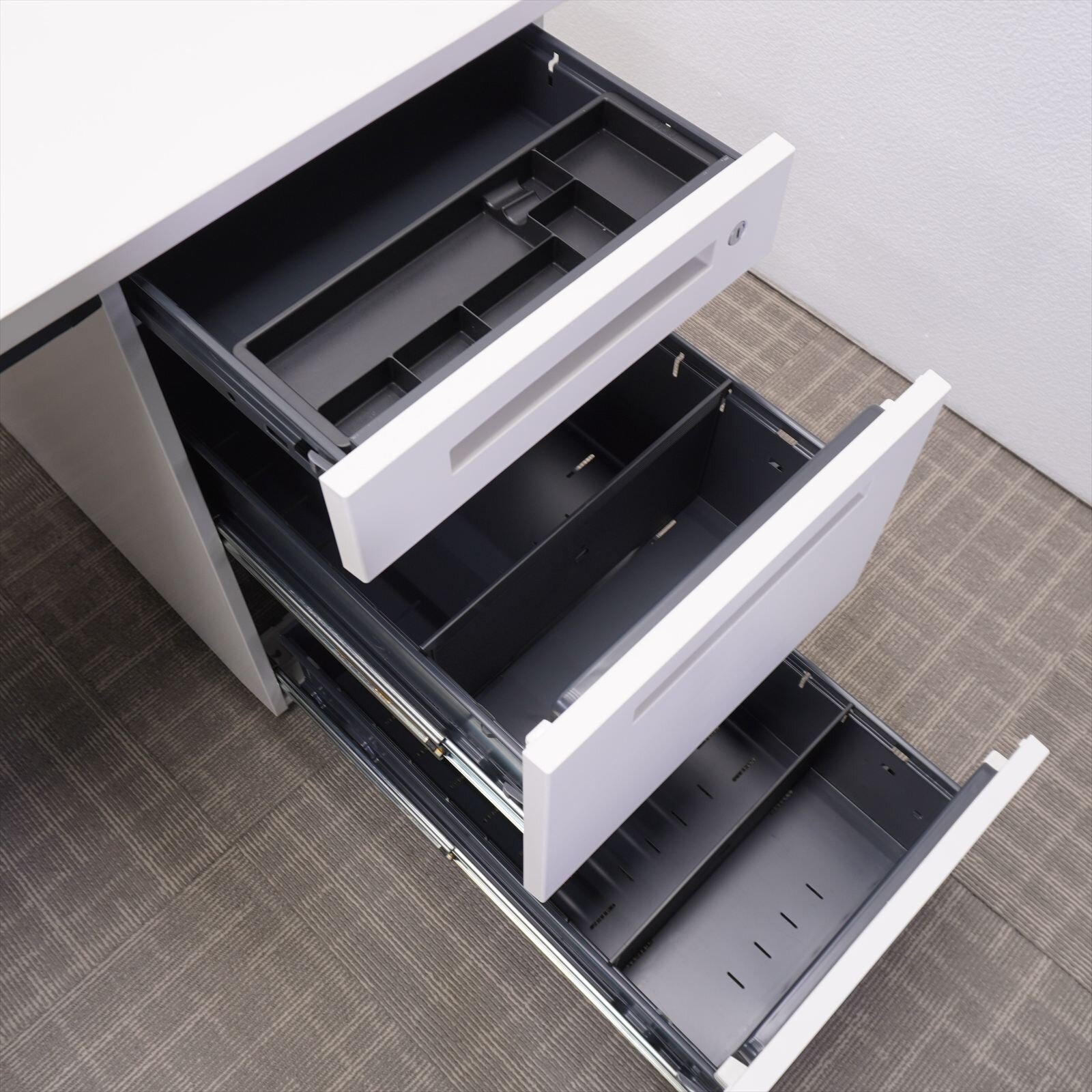 イトーキ ＣＺＲ 両袖机 167 H720 W9色