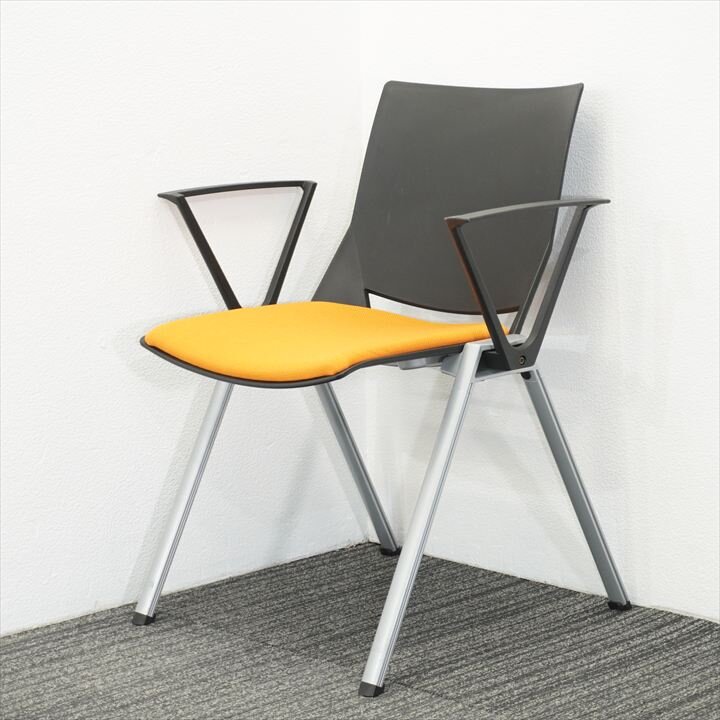 オカムラ アレグロ スタッキングチェア 肘付 4本脚タイプ オレンジ