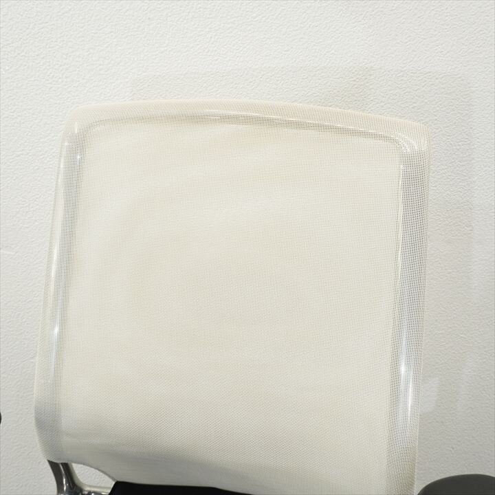 ヴィトラ メダチェア 肘付 ホワイト／ブラック