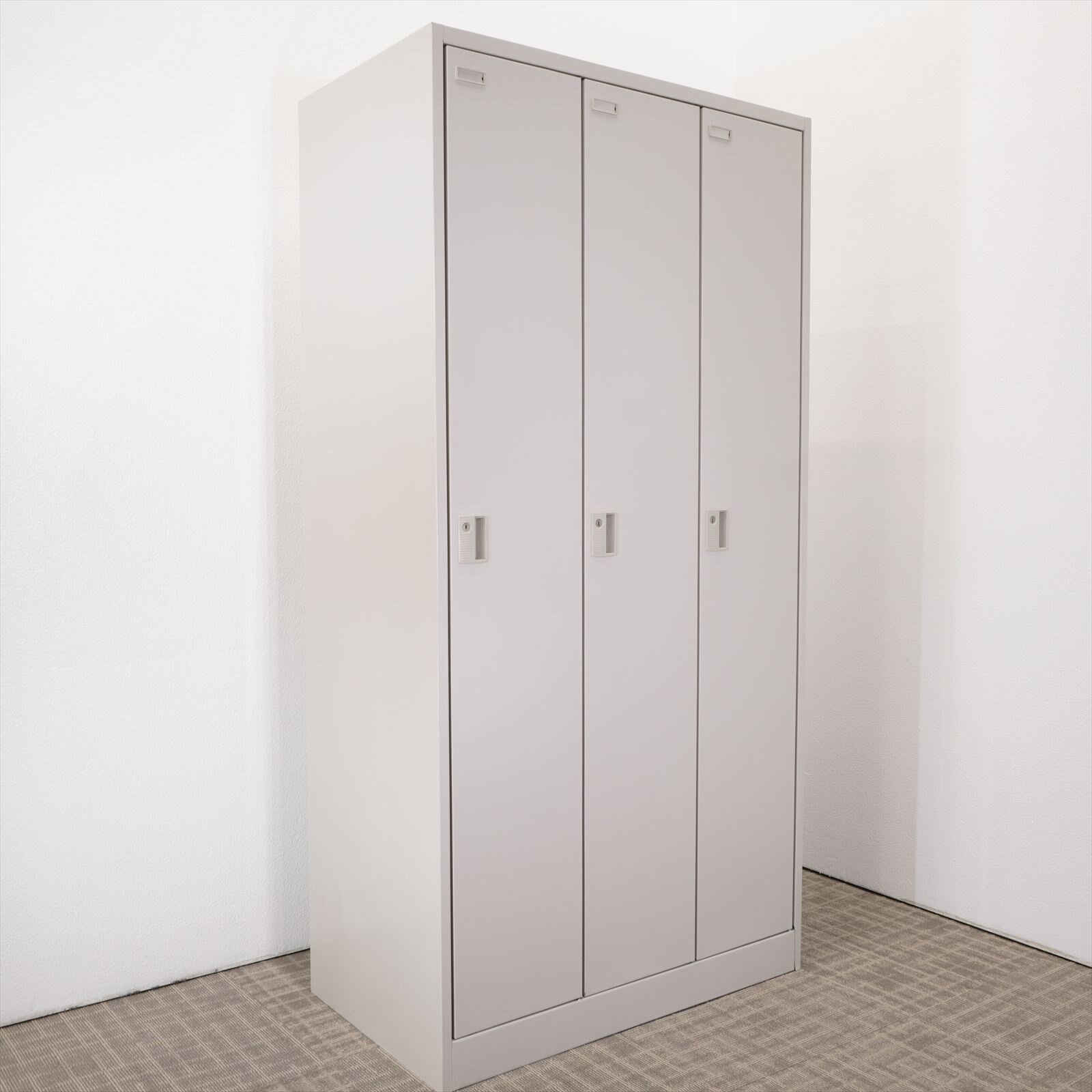 オカムラ FZ 3人用ロッカー H1790 特価品