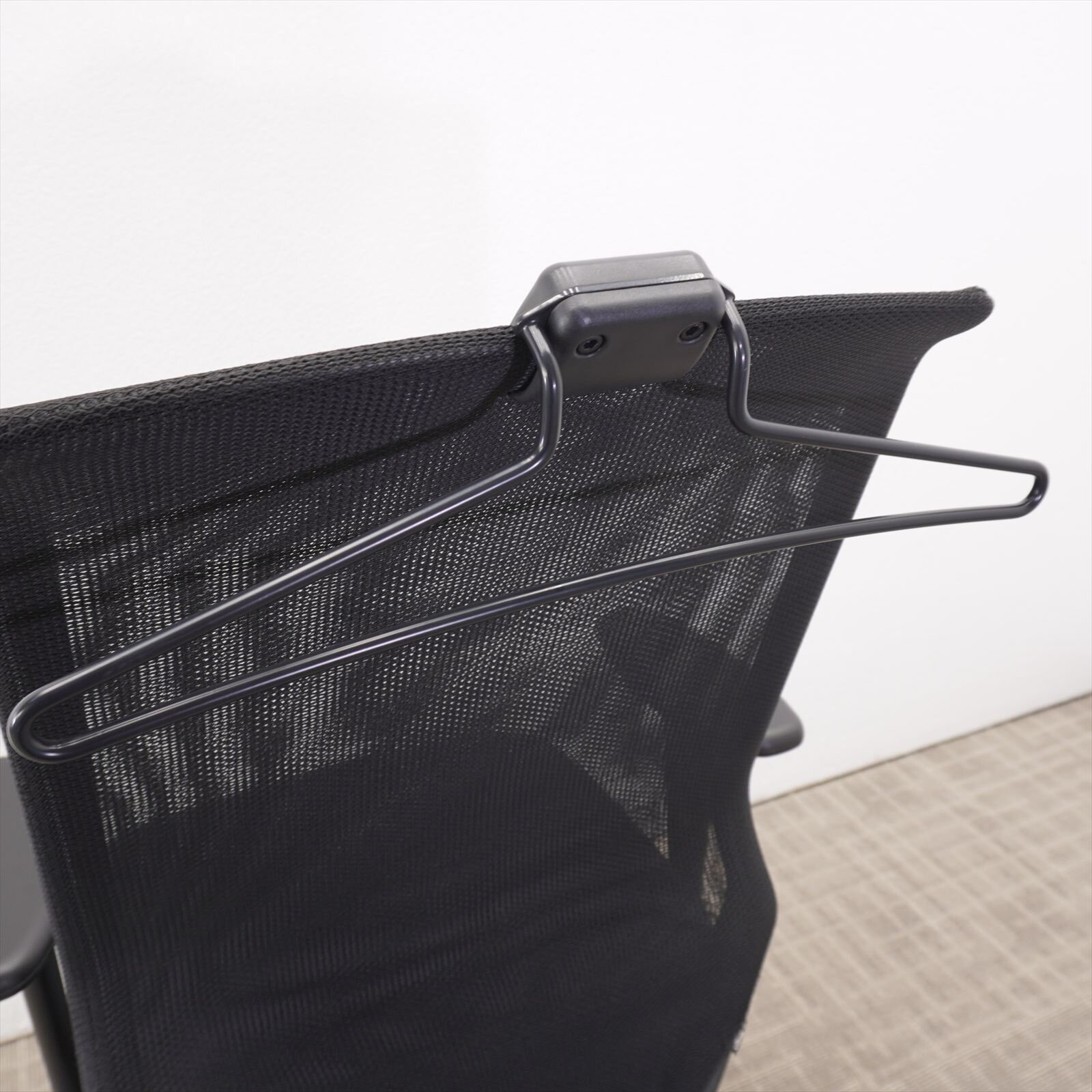 ヴィトラ メダプロ 可動肘 ハンガー付 ブラック