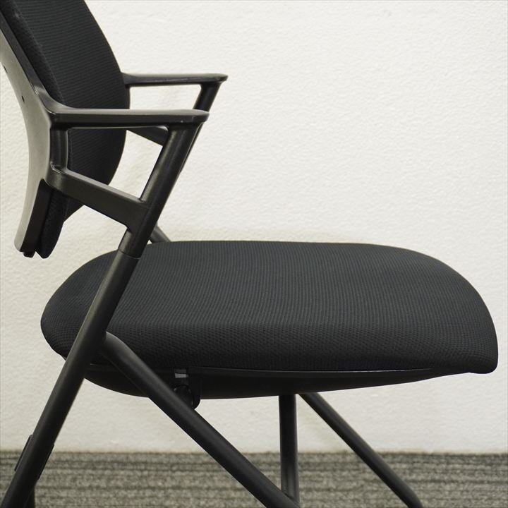 コクヨ ピエガ ミーティングチェアー 肘付 ブラック