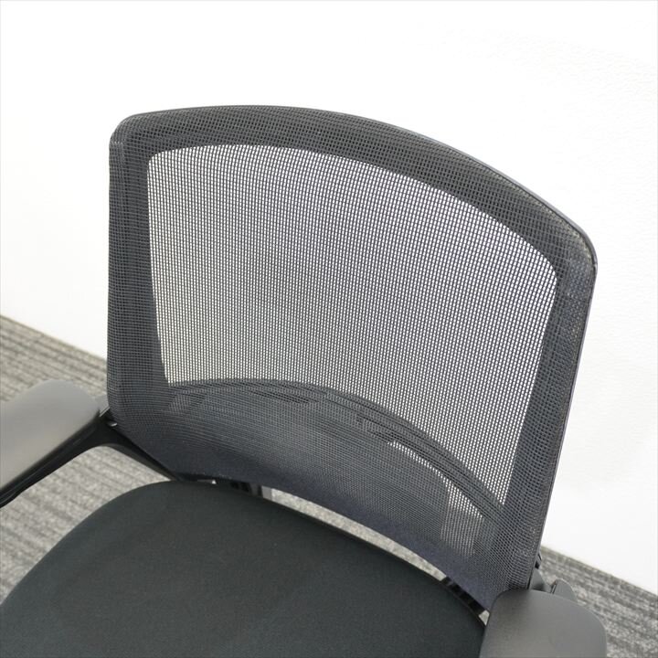 オカムラ フィノラ 可動肘 ブラック