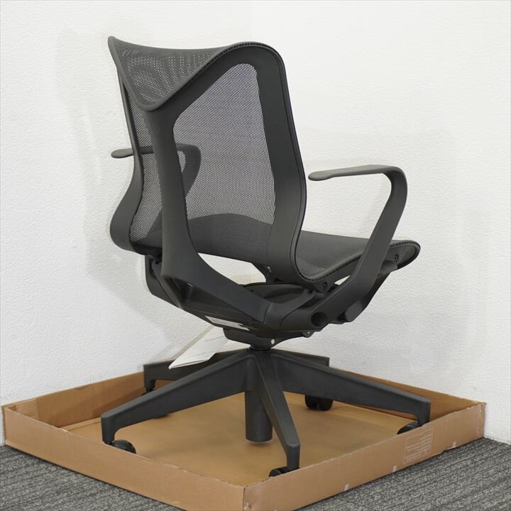 【新品／ハーマンミラー／2023年9月製造】ハーマンミラー コズムチェア 肘付 アジアチルト グラファイト