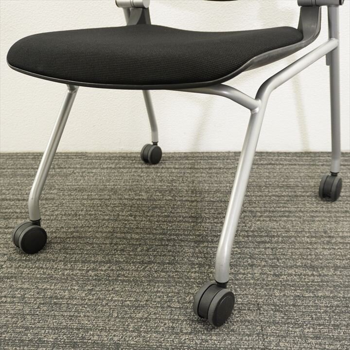 オカムラ グラータ ミーティングチェア 背パッド付ブラック