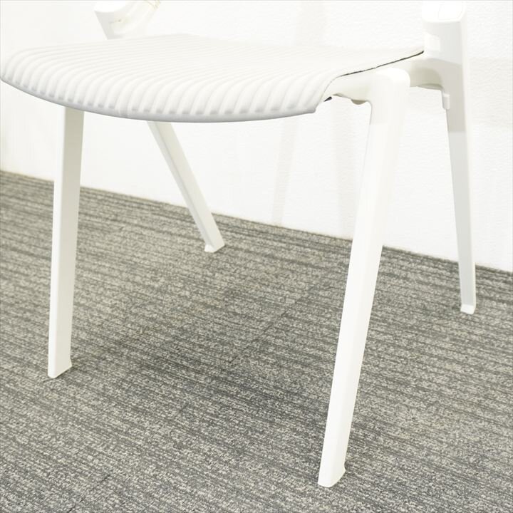 オカムラ アデッソ スタッキングチェア ホワイト×グレー 2脚セット