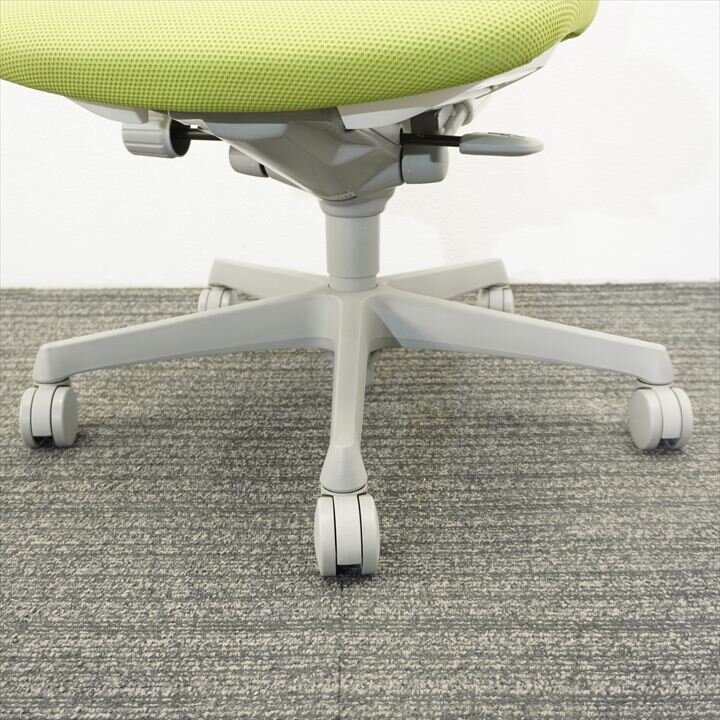 オカムラ スラート 肘無し ハンガー付 ライトグリーン ホワイトシェル