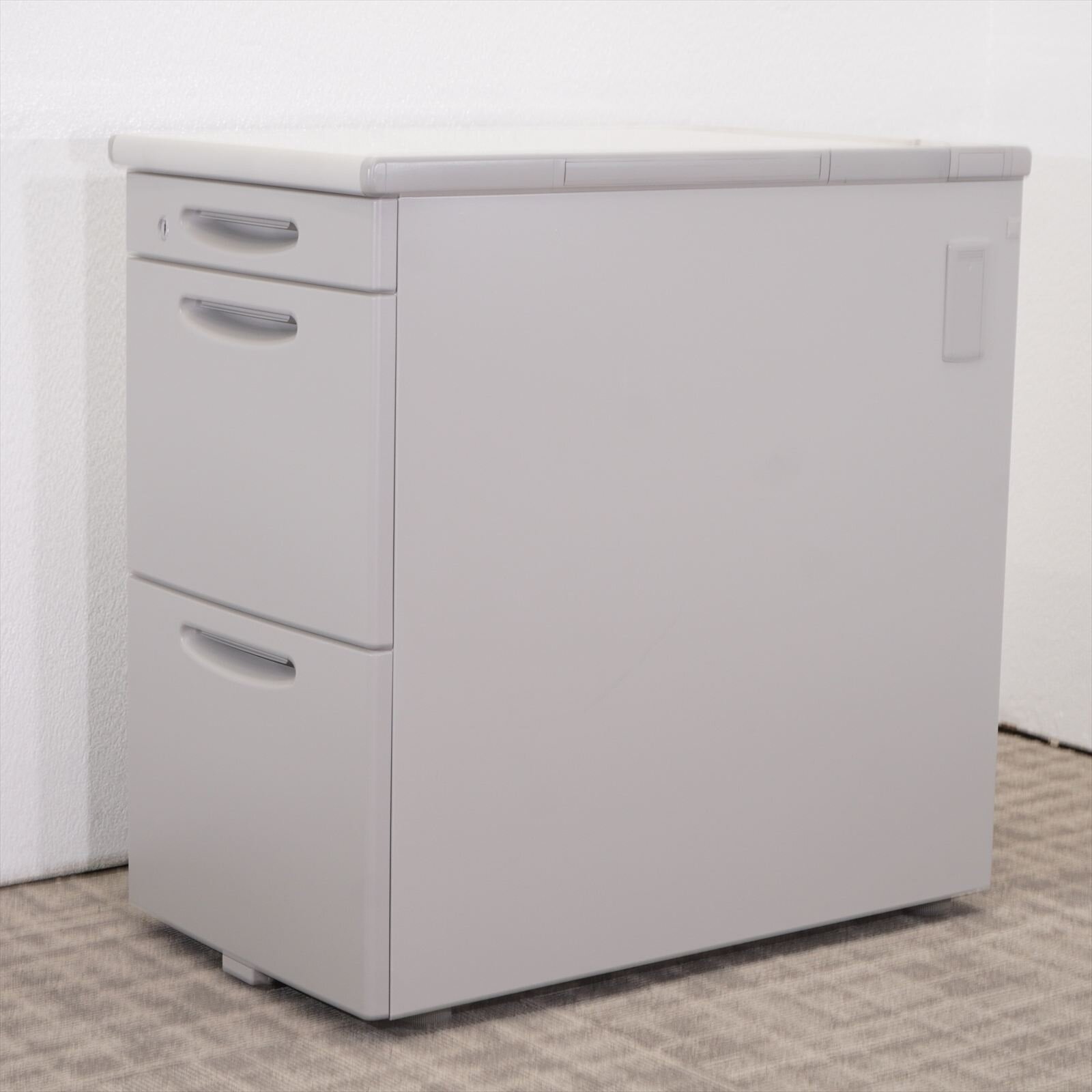 オカムラ SD-e 3段脇机 A4×2段 ペントレー
