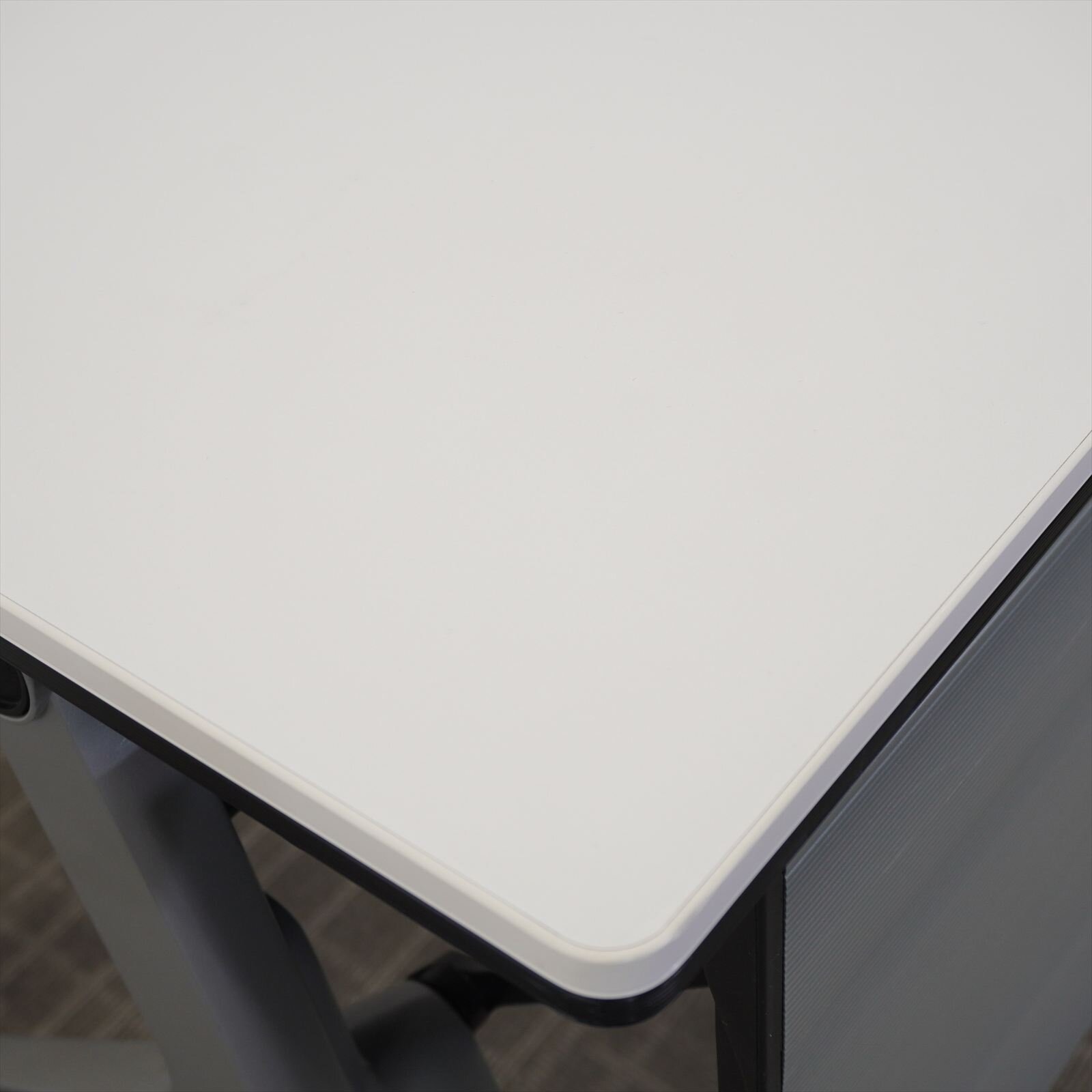 オカムラ インターアクトNT フラップテーブル 2160 幕板付 棚板無し 配線ダクト無し ホワイト