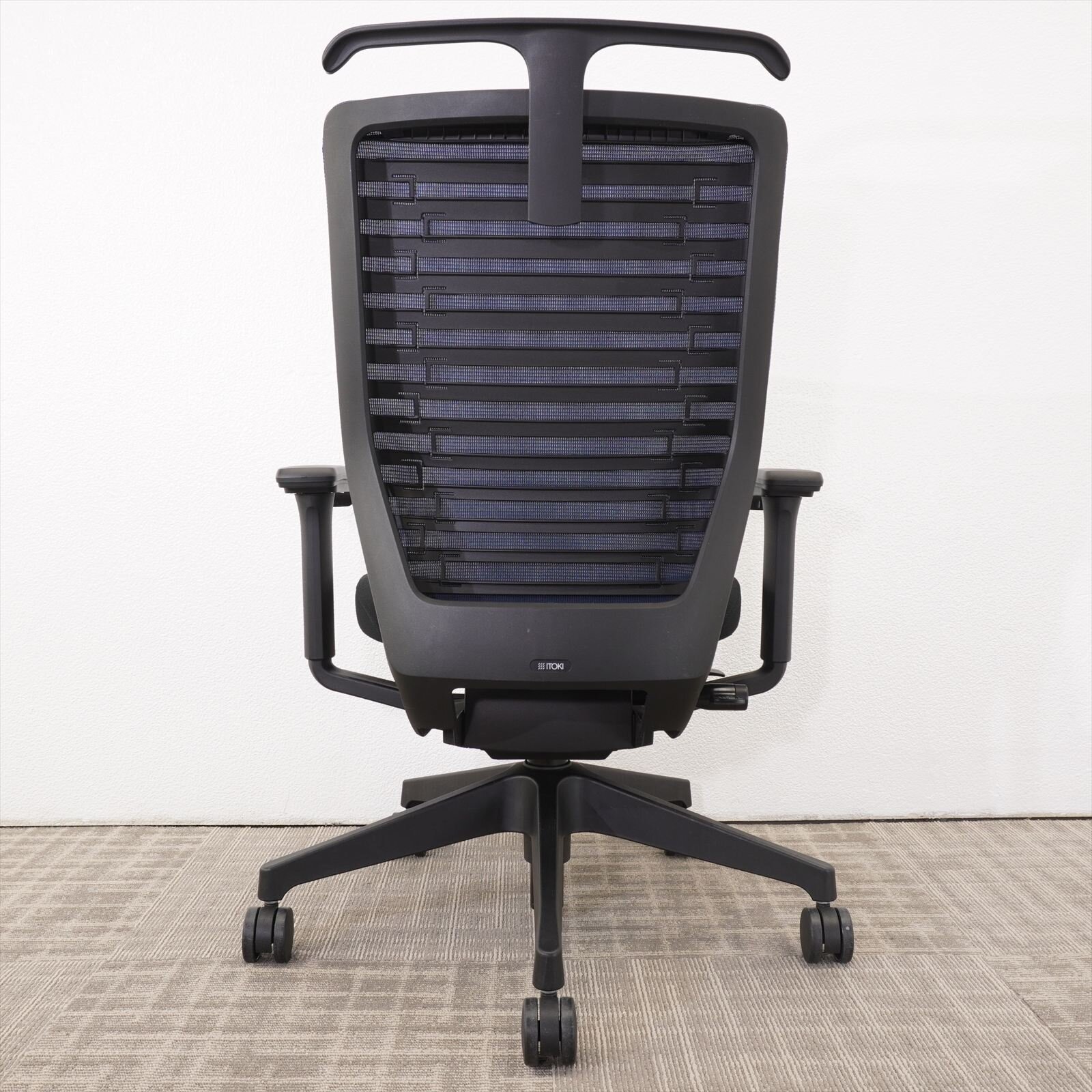 イトーキ エピオス ハイバック 可動肘 ハンガー付 ネイビーブルー/ブラック