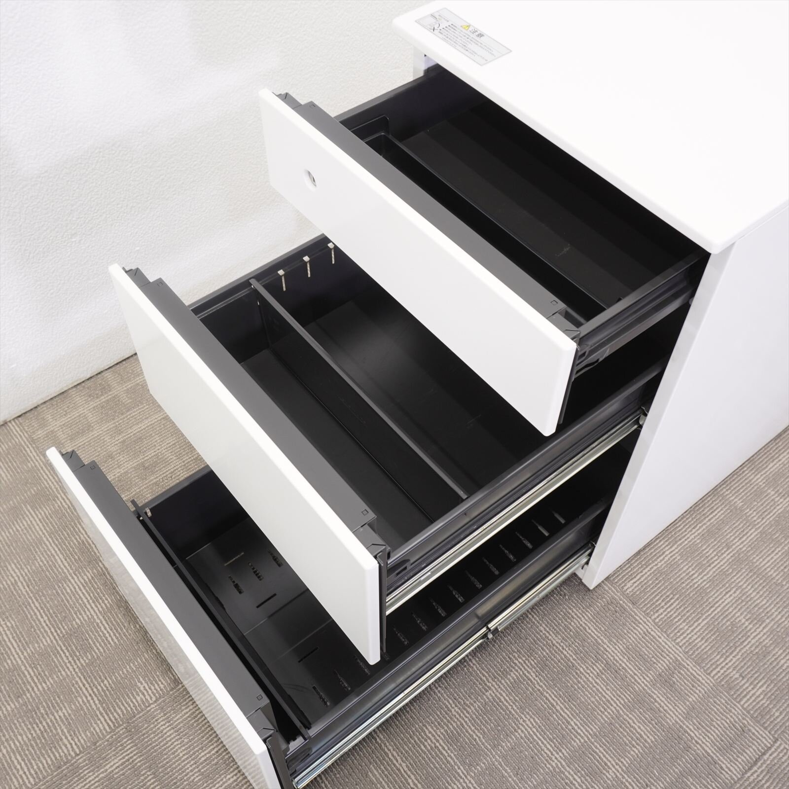 オカムラ プロユニット ３段ワゴン サイド取手 H650 ホワイト