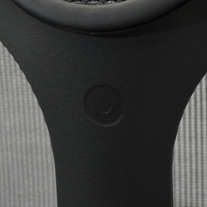 【新品／ハーマンミラー／2023年9月製造】ハーマンミラー コズムチェア 肘付 アジアチルト グラファイト