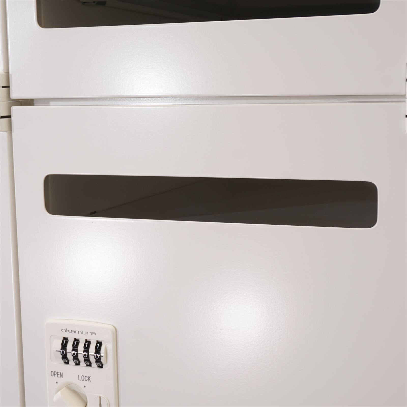 オカムラ レクトライン ダイヤル式12人用モバイルロッカー H1810