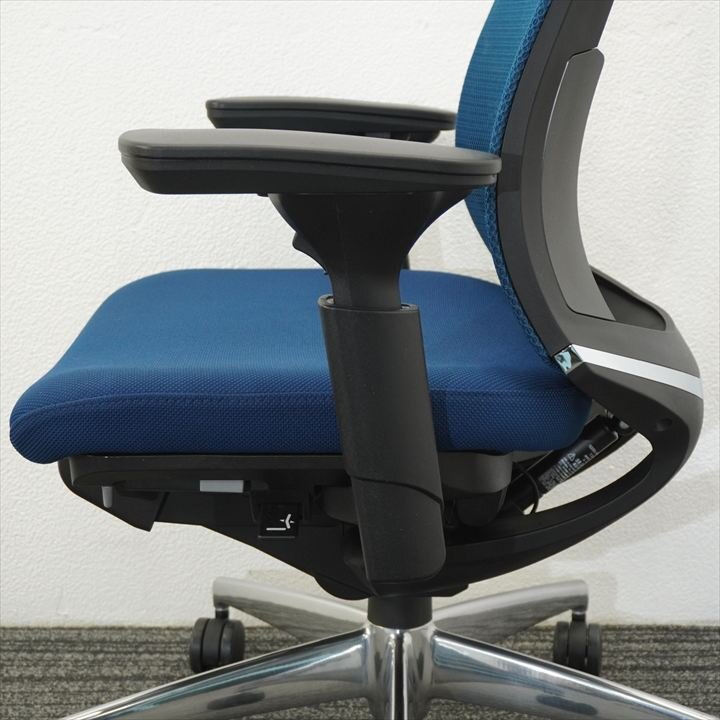 コクヨ ベゼル 可動肘 ヘッドレスト付き ブルー- 中古オフィス家具の