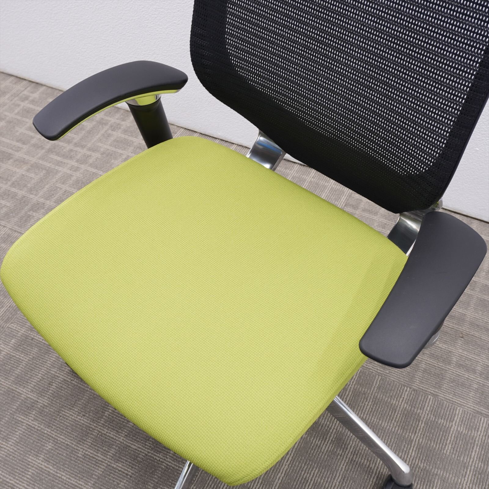 オカムラ バロン 可動肘 ハイバック グリーン/ブラック