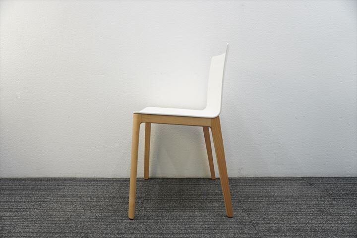 アンドリュー・ワールド フレックスチェア 木製脚 ホワイト