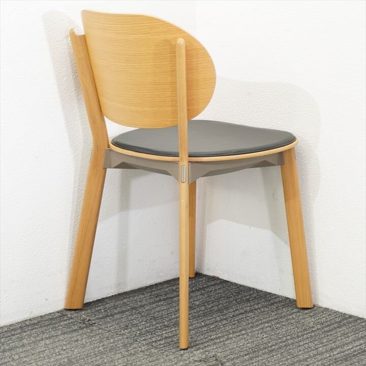 オカムラ ポート 木製チェア 座：ビニール／ブラック色