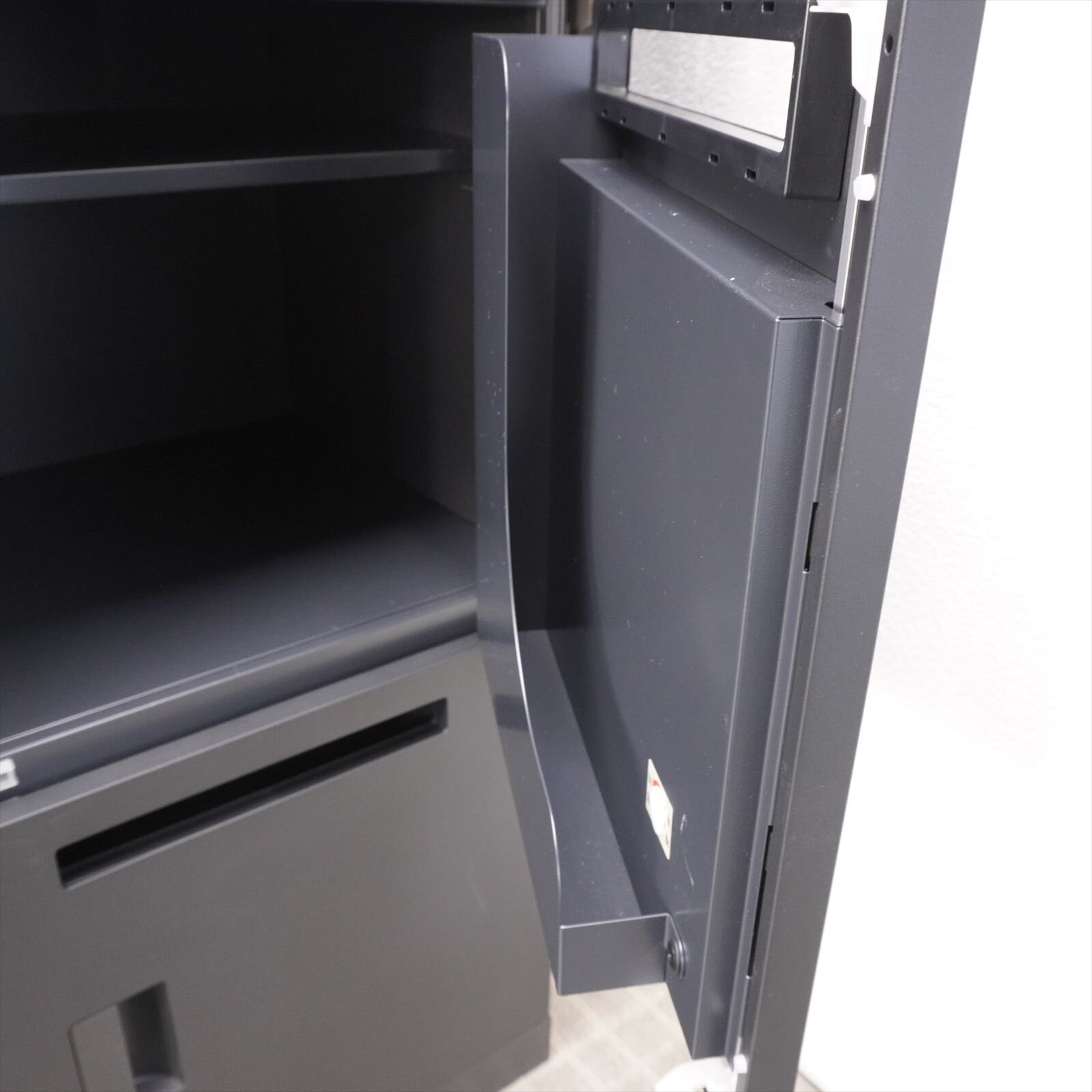 イトーキ エスキャビネット ダイヤル式8人用パーソナルロッカー H1790 ブラック