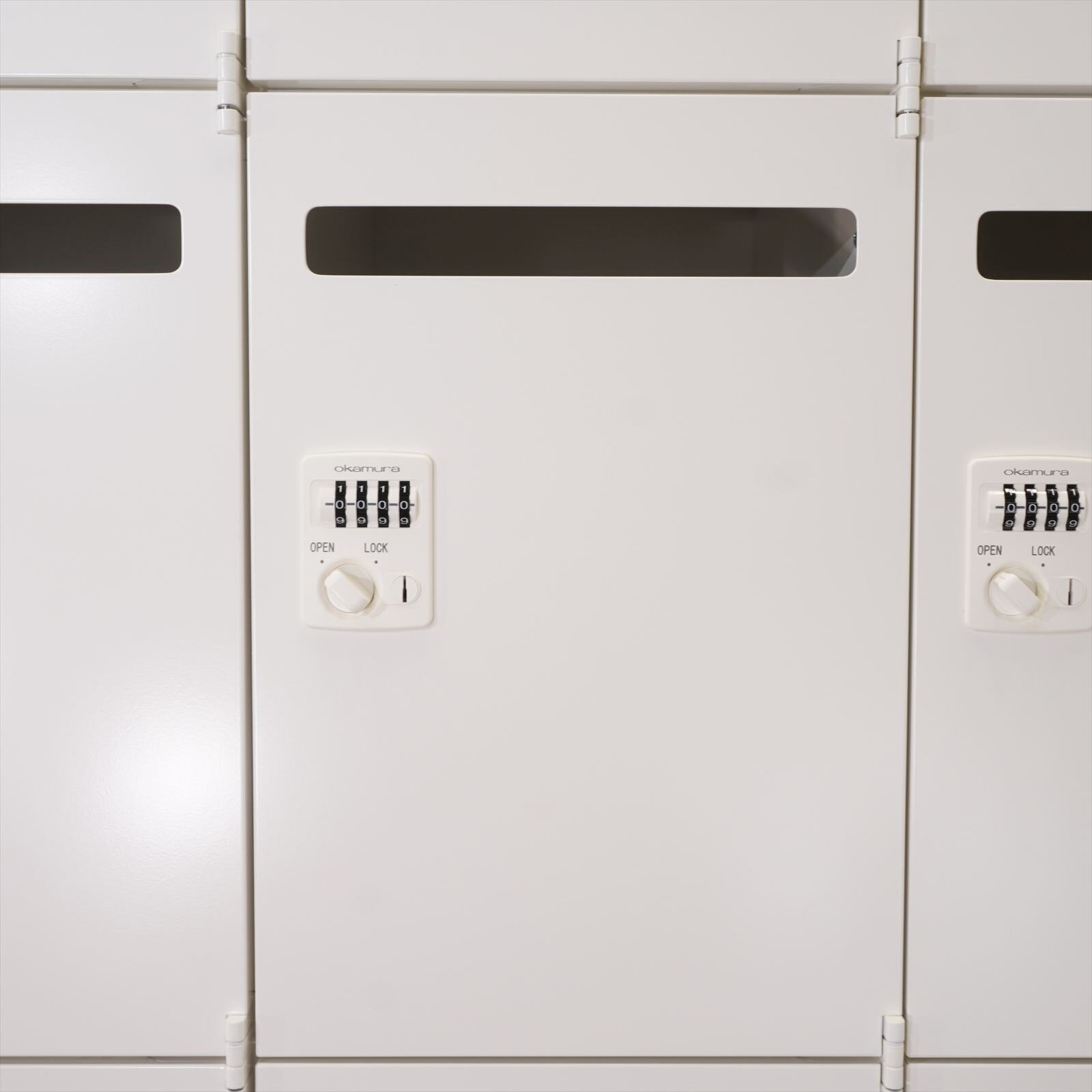 オカムラ レクトライン ダイヤル式12人用モバイルロッカー H1810