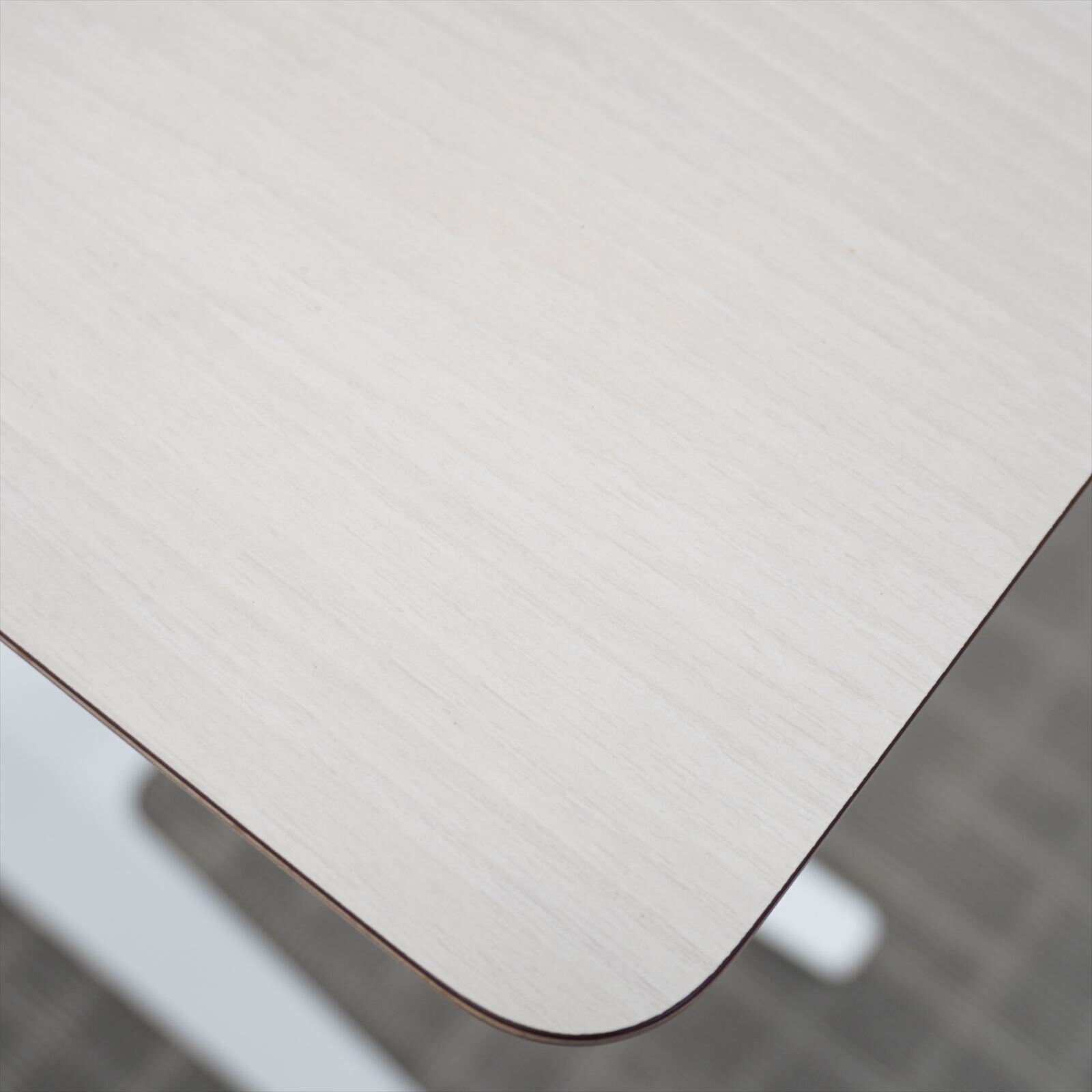 【2021年製】オカムラ アルトピアッツァ サイドテーブル W450 D250 H670 プライズウッドライト