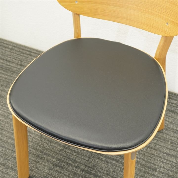 オカムラ ポート 木製チェア 座：ビニール／ブラック色