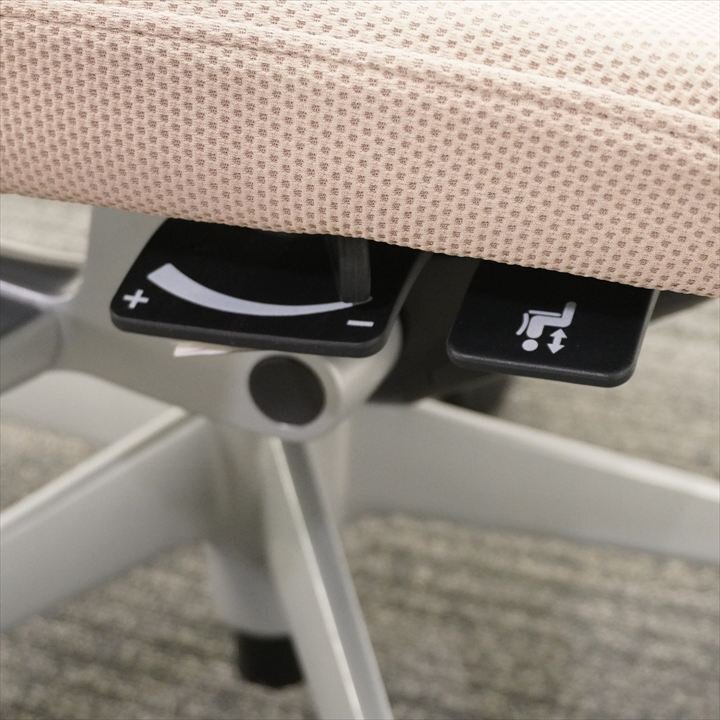 オカムラ コーラル 可動肘 ハイバック ベージュ 特価品