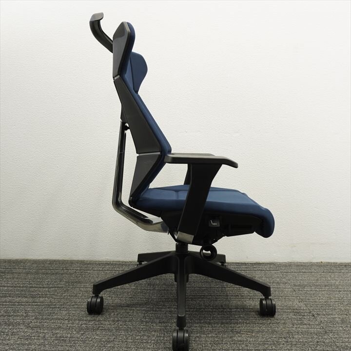 イトーキ フリップフラップ 可動肘 ハイバック ハンガー付 ネイビーブルー 特価品