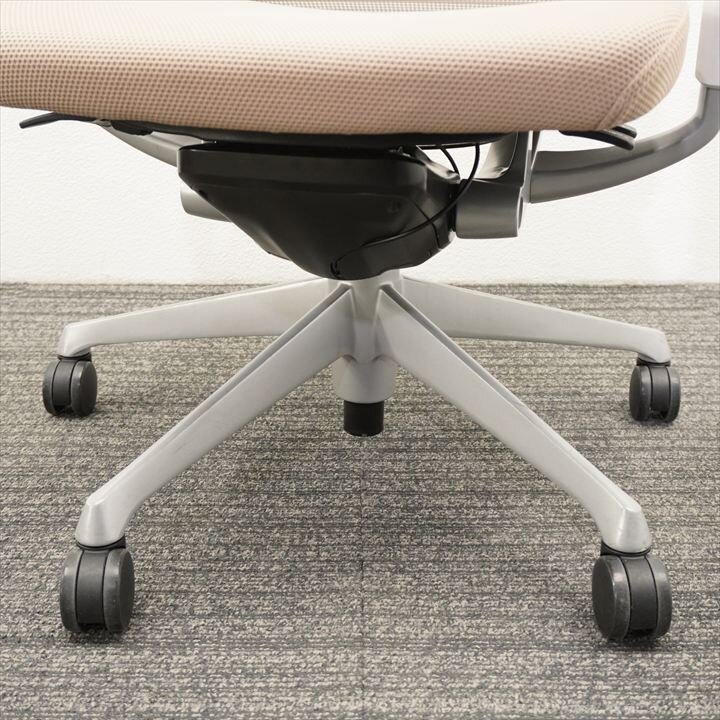 オカムラ コーラル 可動肘 ハイバック ベージュ 特価品