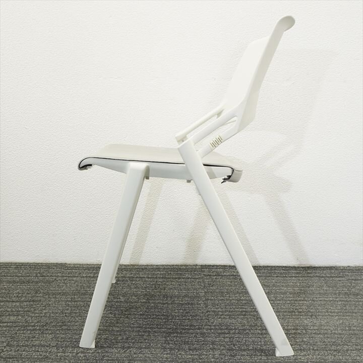 オカムラ アデッソ スタッキングチェア ホワイト×グレー 2脚セット