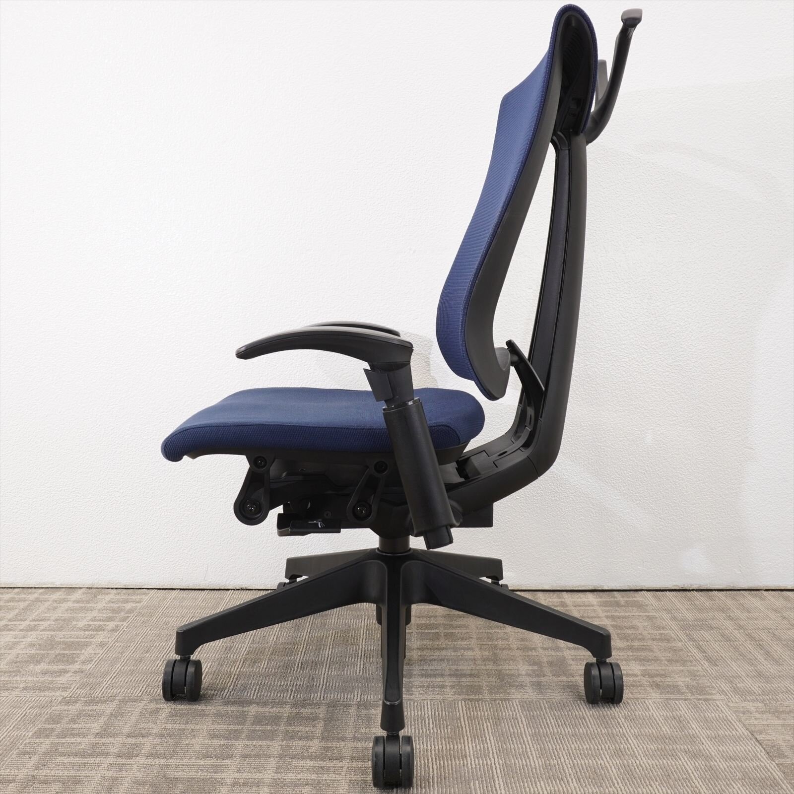 イトーキ セレーオ 可動肘 ハイバック ハンガー付 ネイビーブルー