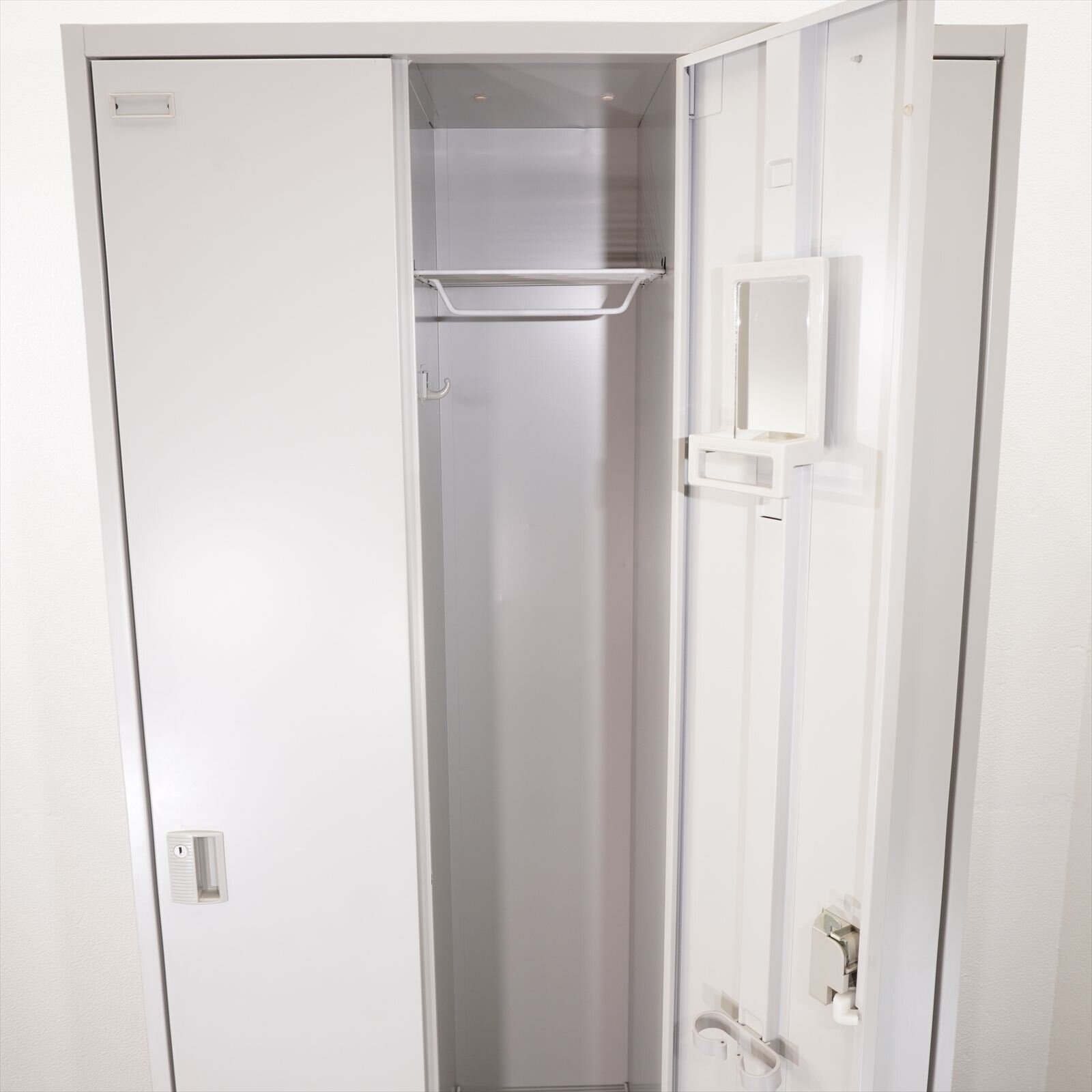 オカムラ FZ 3人用ロッカー H1790