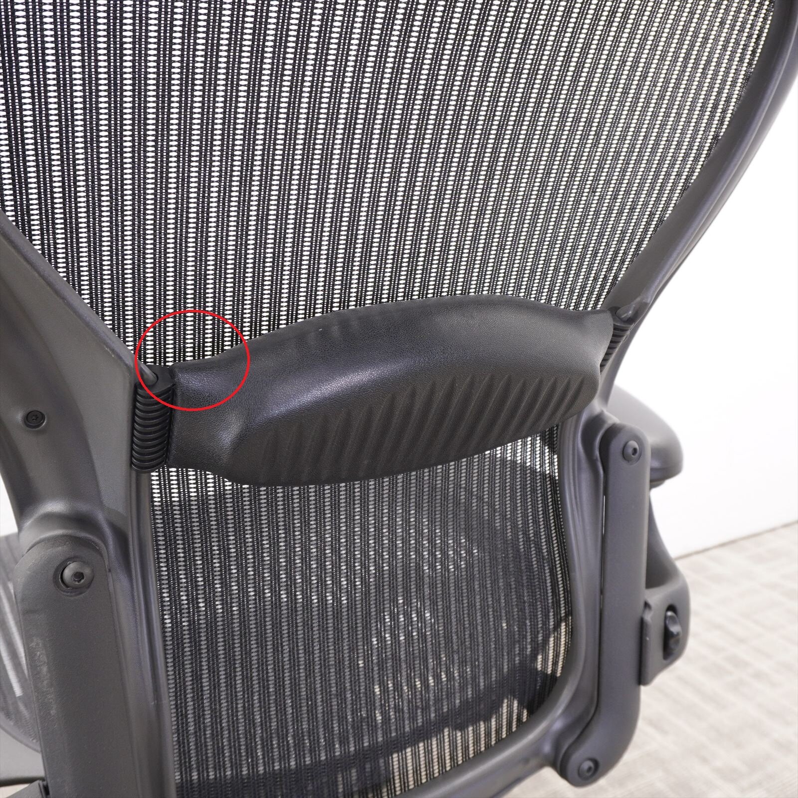 ハーマンミラー アーロンチェア 可動肘 ランバーサポート フル装備 Bサイズ グラファイト 特価品（１）