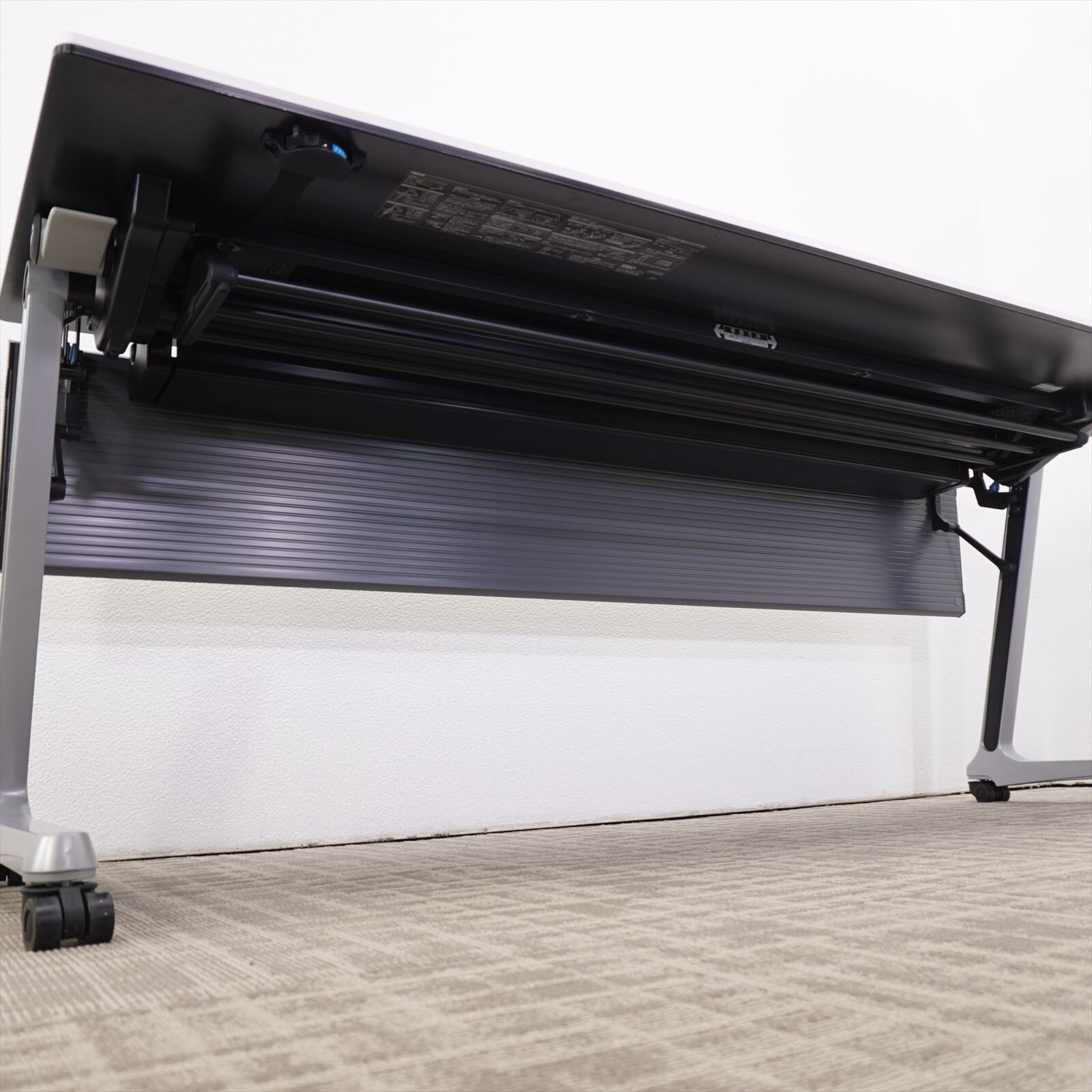 オカムラ インターアクトPRO フラップテーブル 1860 ホワイト