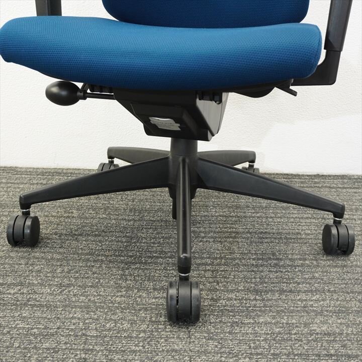 FZ081 2015年購入 コクヨ ウィザード2 オフィスチェア 事務椅子 コクヨ ウィザード2 可動肘 ハンガー付 プルシアンブルー KOKUYO
