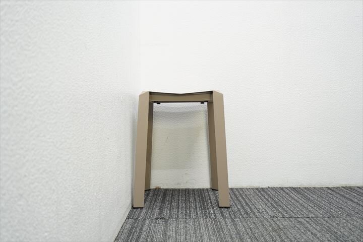 ジゼル KUN トライチューブスツール ベージュ